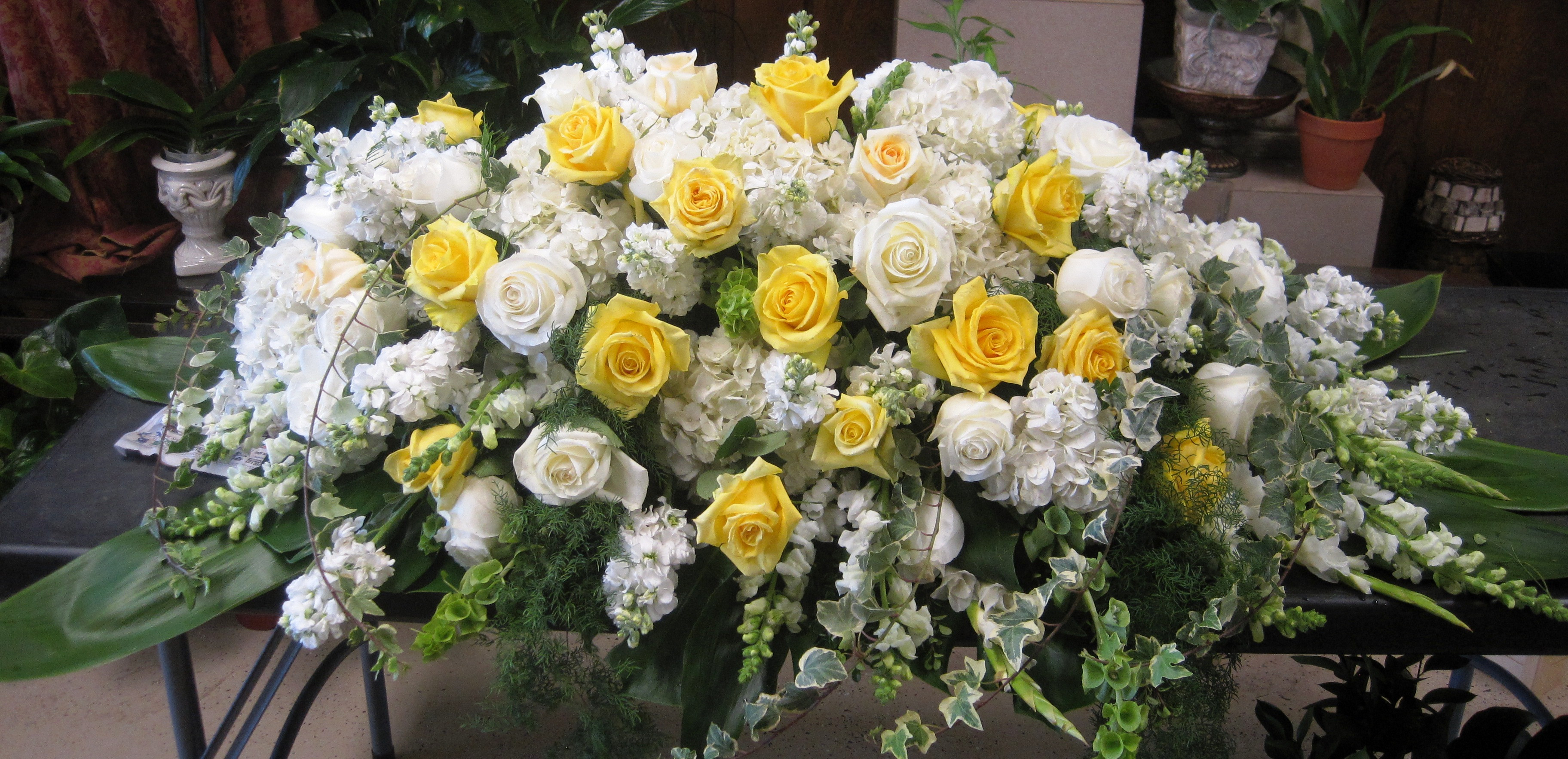 Casket piece in yellow and white